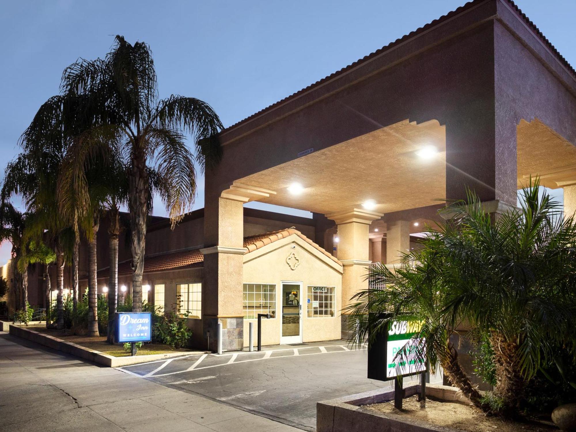 Dream Inn Fresno Esterno foto